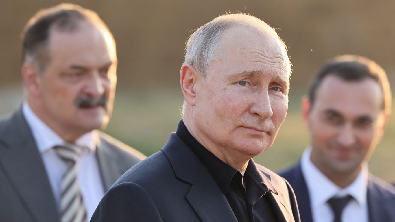 Wladimir Putin: Der Gerüchteküche zufolge sei Russlands Präsident bereits verstorben.