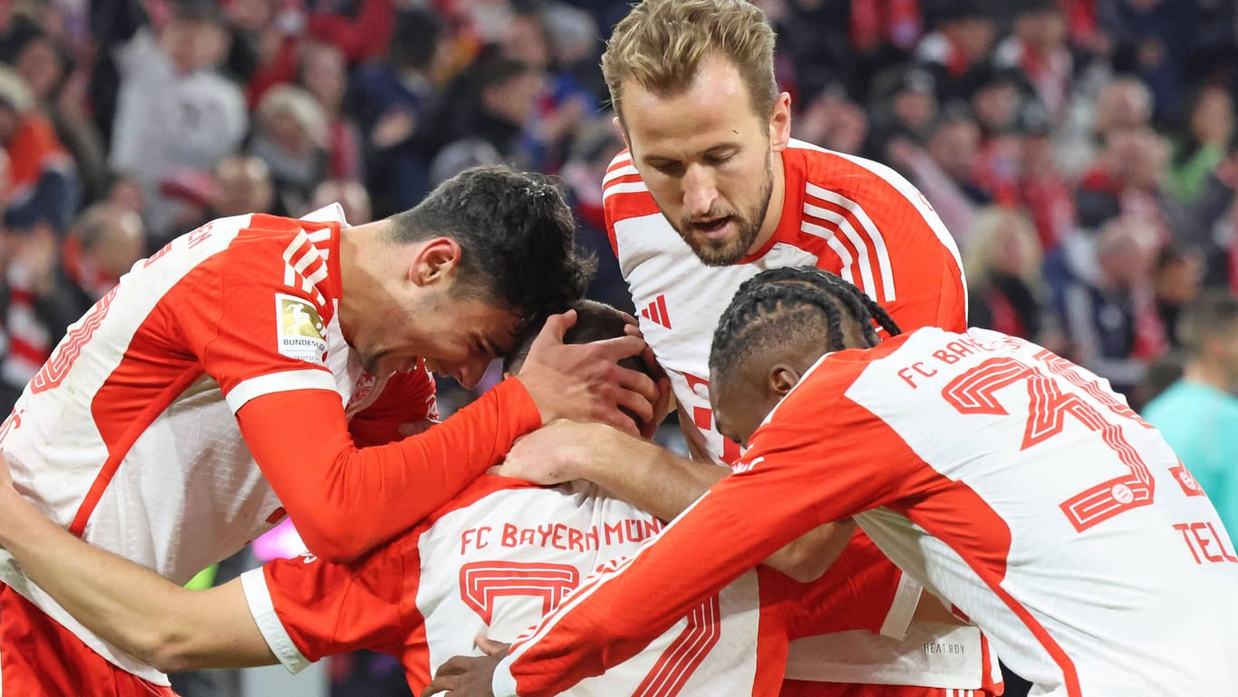 Der FC Bayern durfte nach dem 4:2-Heimsieg gegen Heidenheim jubeln und übernahm damit die Tabellenführung.