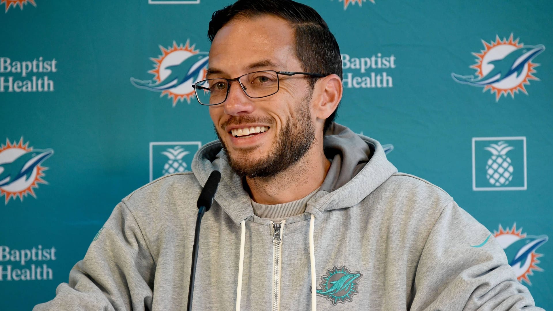 Mike McDaniel: Er ist seit 2022 Trainer der Miami Dolphins.