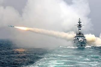 Chinesisches Marineschiff im Manöver: Ein Krieg zwischen China und den USA muss verhindert werden, sagt Kevin Rudd.
