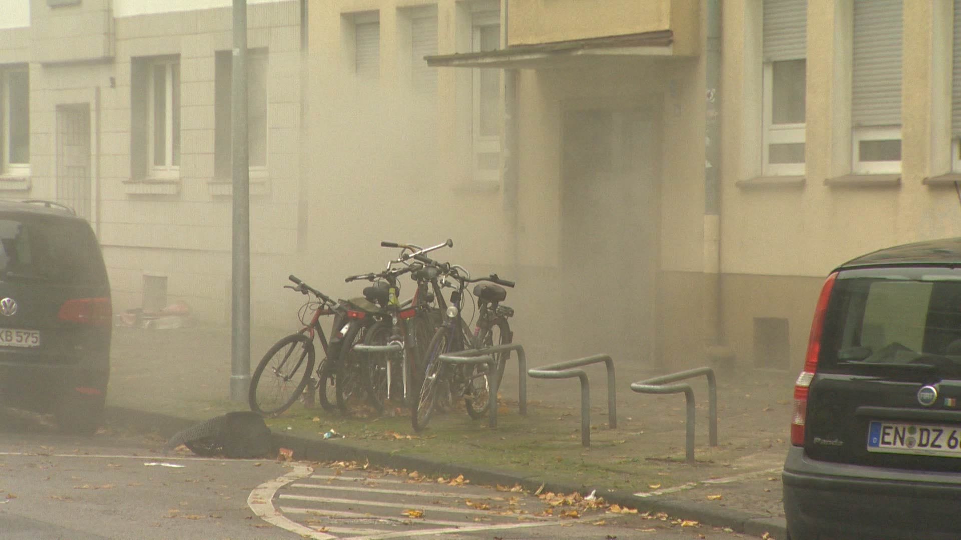 Schon wieder musste die Feuerwehr aufgrund eines Brandes am Dienstag in die Dortmunder Nordstadt ausrücken. Schon wieder musste die Feuerwehr aufgrund eines Brandes am Dienstag in die Dortmunder Nordstadt ausrücken.