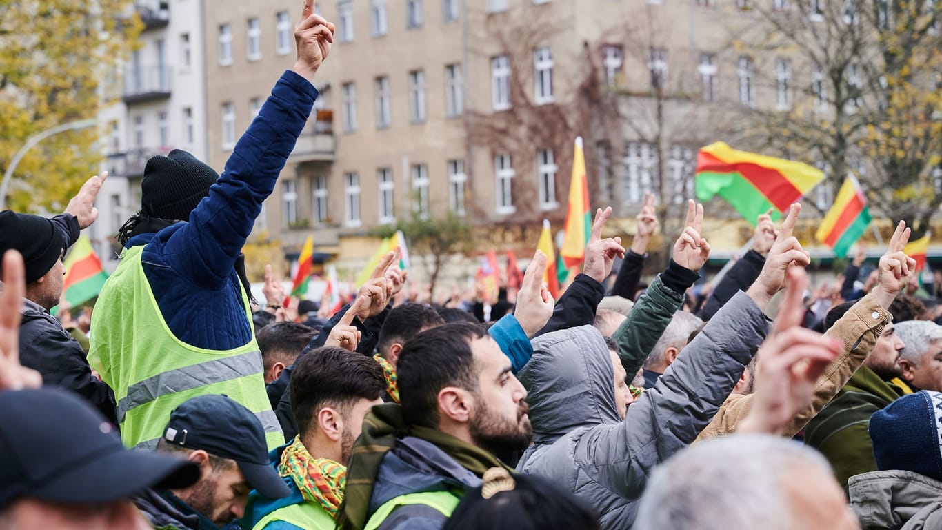 Demonstration „PKK-Verbot aufheben“ in Berlin