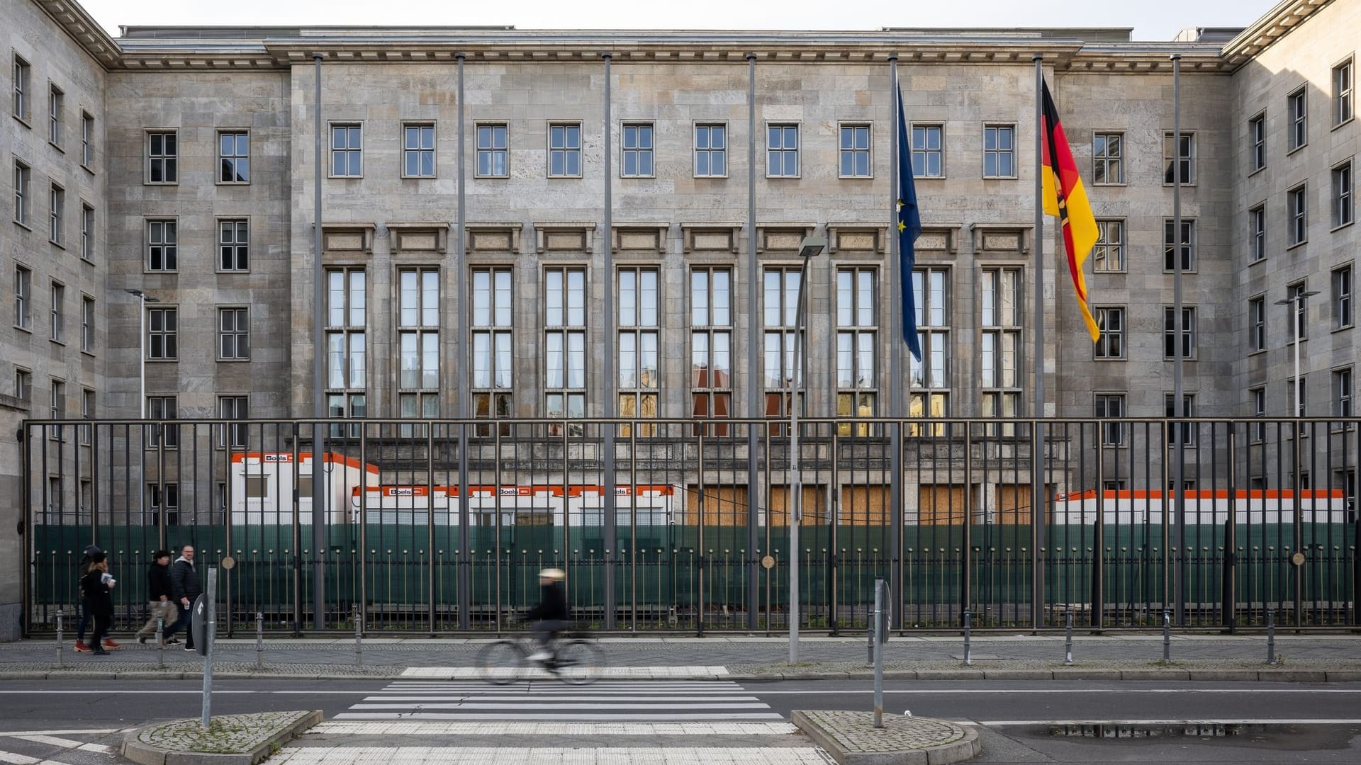 Debatte um Haushaltskrise - Finanzministerium Debatte um Haushaltskrise - Finanzministerium