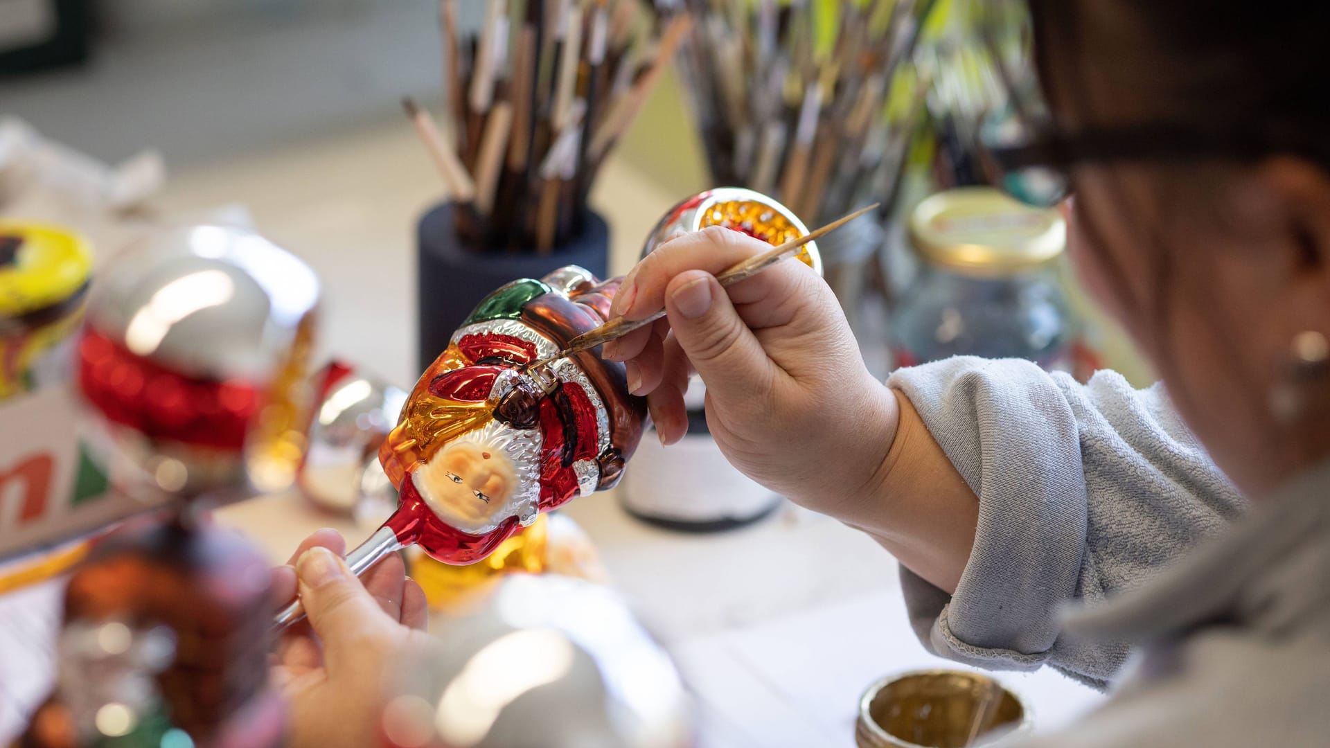 Handbemalter Baumschmuck: Kunstwerke aus Glas sind in Lauscha Tradition.