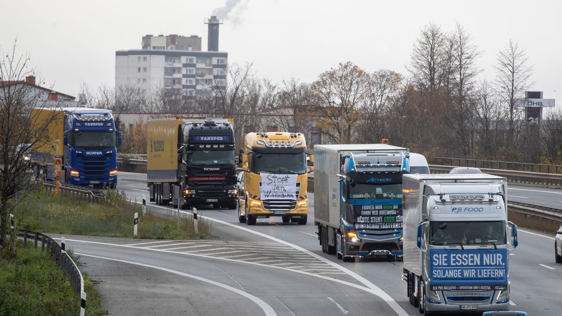 Lkw-Fahrer demonstrieren gegen Mauterhöhung