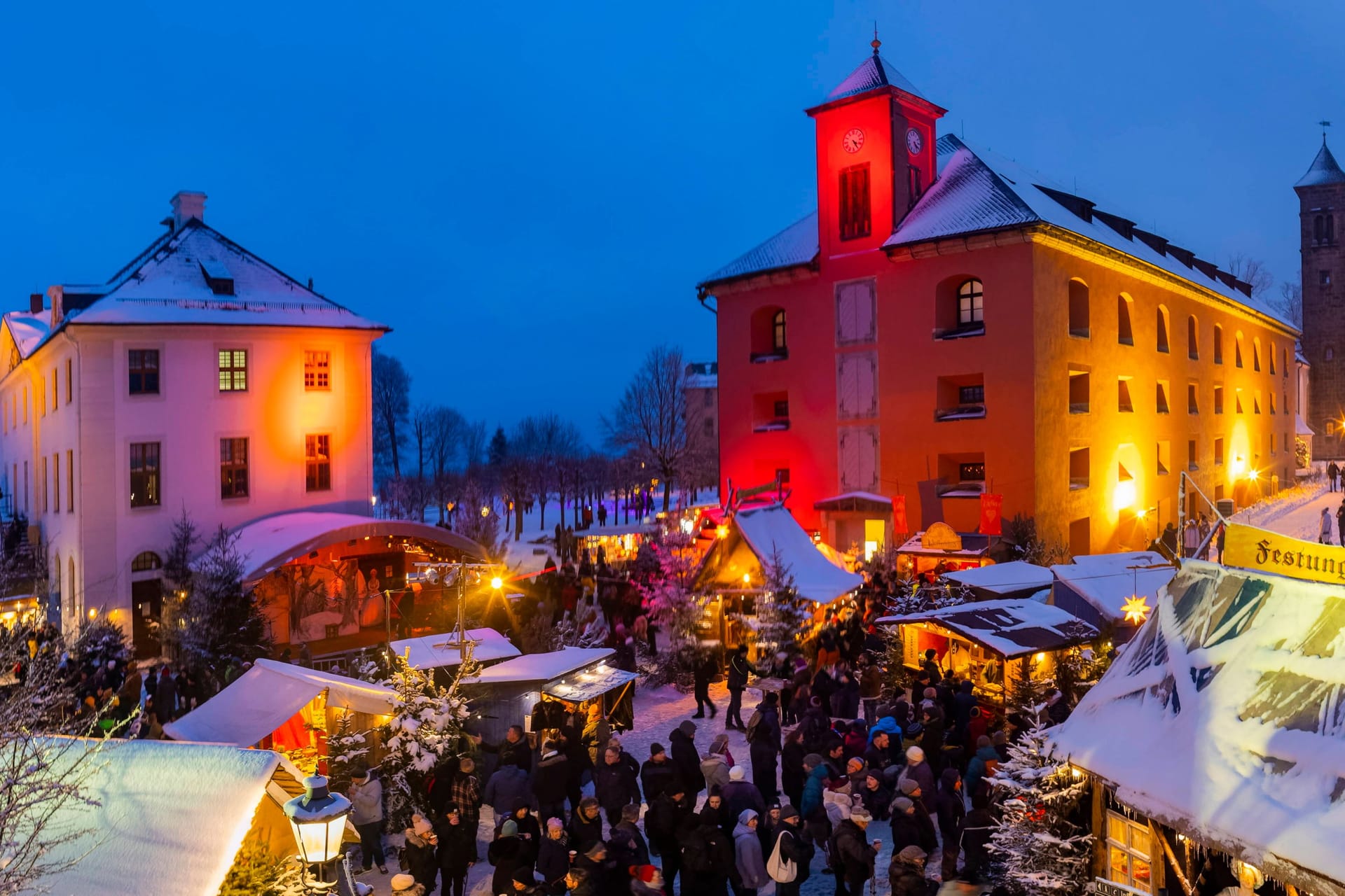 Mittelalterlicher Weihnachtsmarkt: Die Festung Königstein liegt in der Sächsischen Schweiz.