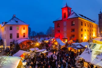 Mittelalterlicher Weihnachtsmarkt: Die Festung Königstein liegt in der Sächsischen Schweiz.