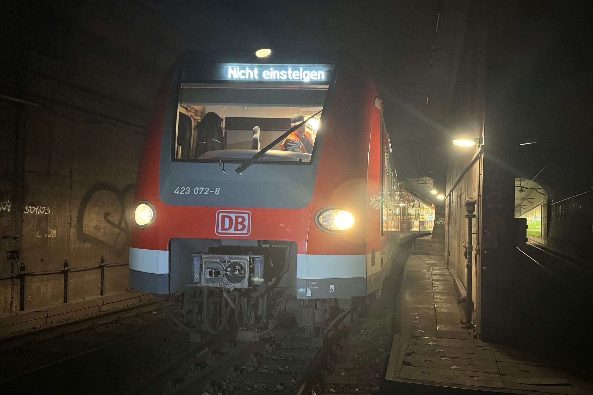 Die eingegleiste S-Bahn: Sie sprang am Isartor aus den Gleisen.