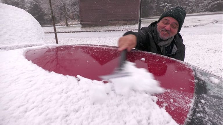 Deutschland: Wintereinbruch In Mittelgebirgen Sorgt Für Heftigen Schneefall