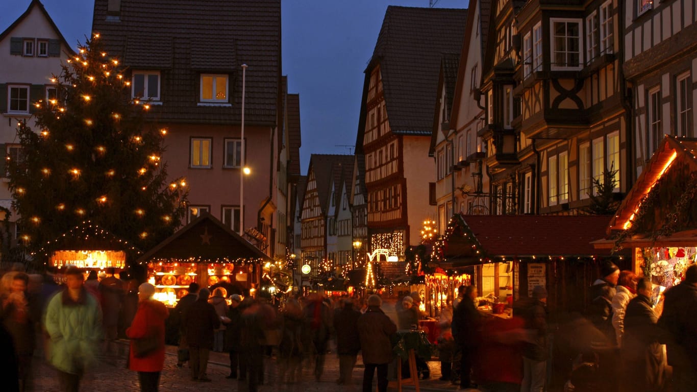 Weihnachtsmarkt in Bad Wimpfen: Typisch sind die historischen Fachwerkhäuser.