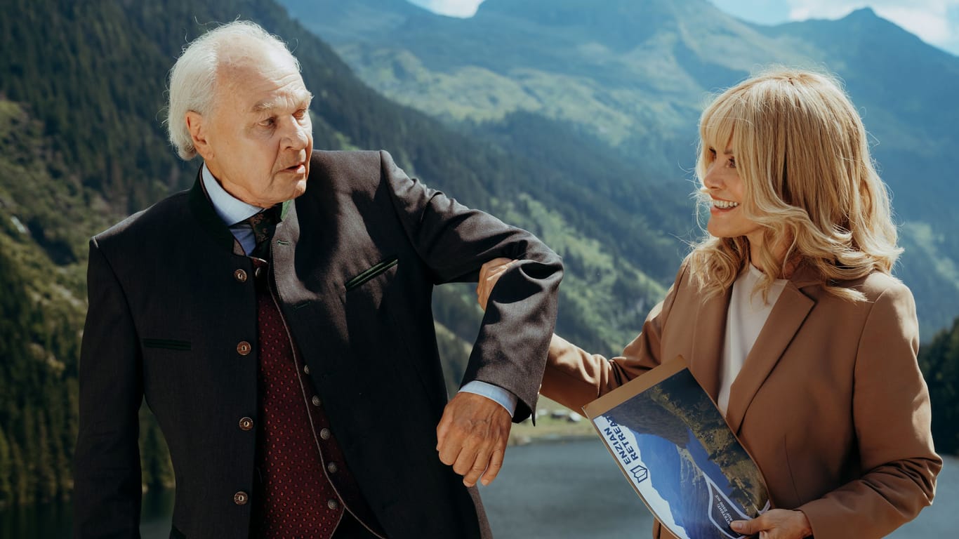 Peter Herbrechter (Michael König) und Elisa Rödder (Sonja Kirchberger) in der "Bergretter"-Folge "Aus Angst".