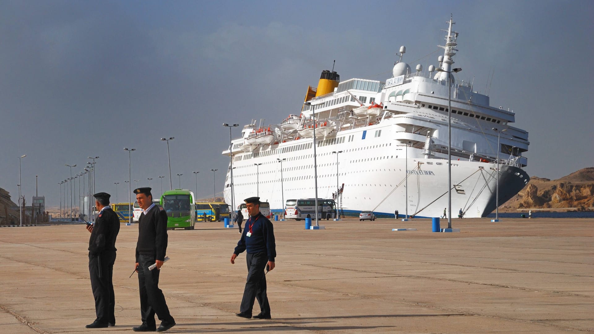 Die Costa Europa ist auf den Pier in Scharm el-Sheik aufgelaufen, dabei starben drei Menschen.