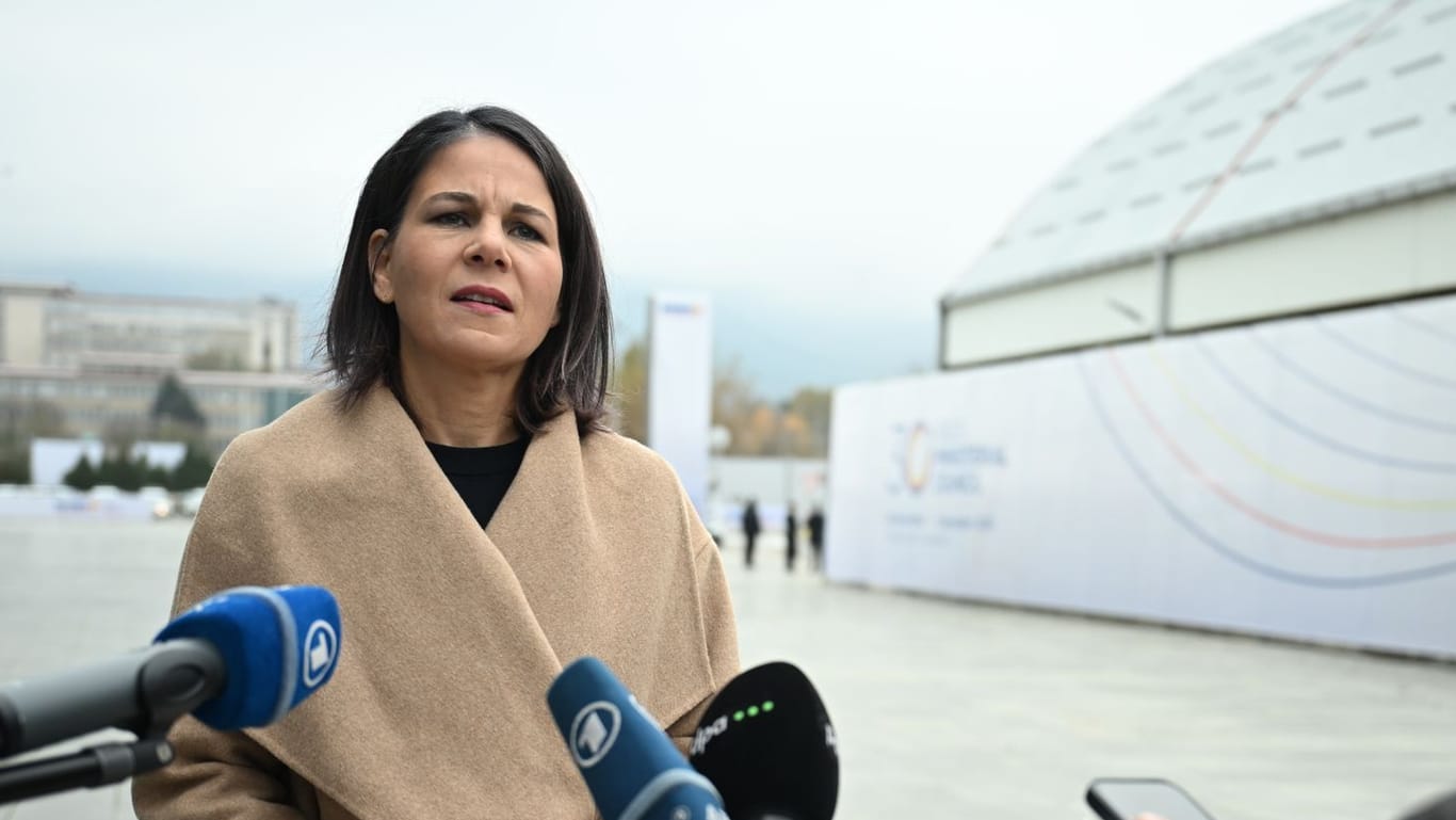 Annalena Baerbock: Die Außenministerin ist für ein OSZE-Treffen in Skopje.