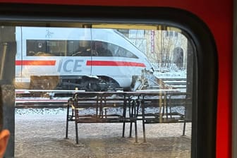Verunfallter ICE am S-Bahnhof Berlin-Grunewald: Menschen kamen bei dem Unfall nicht zu Schaden.