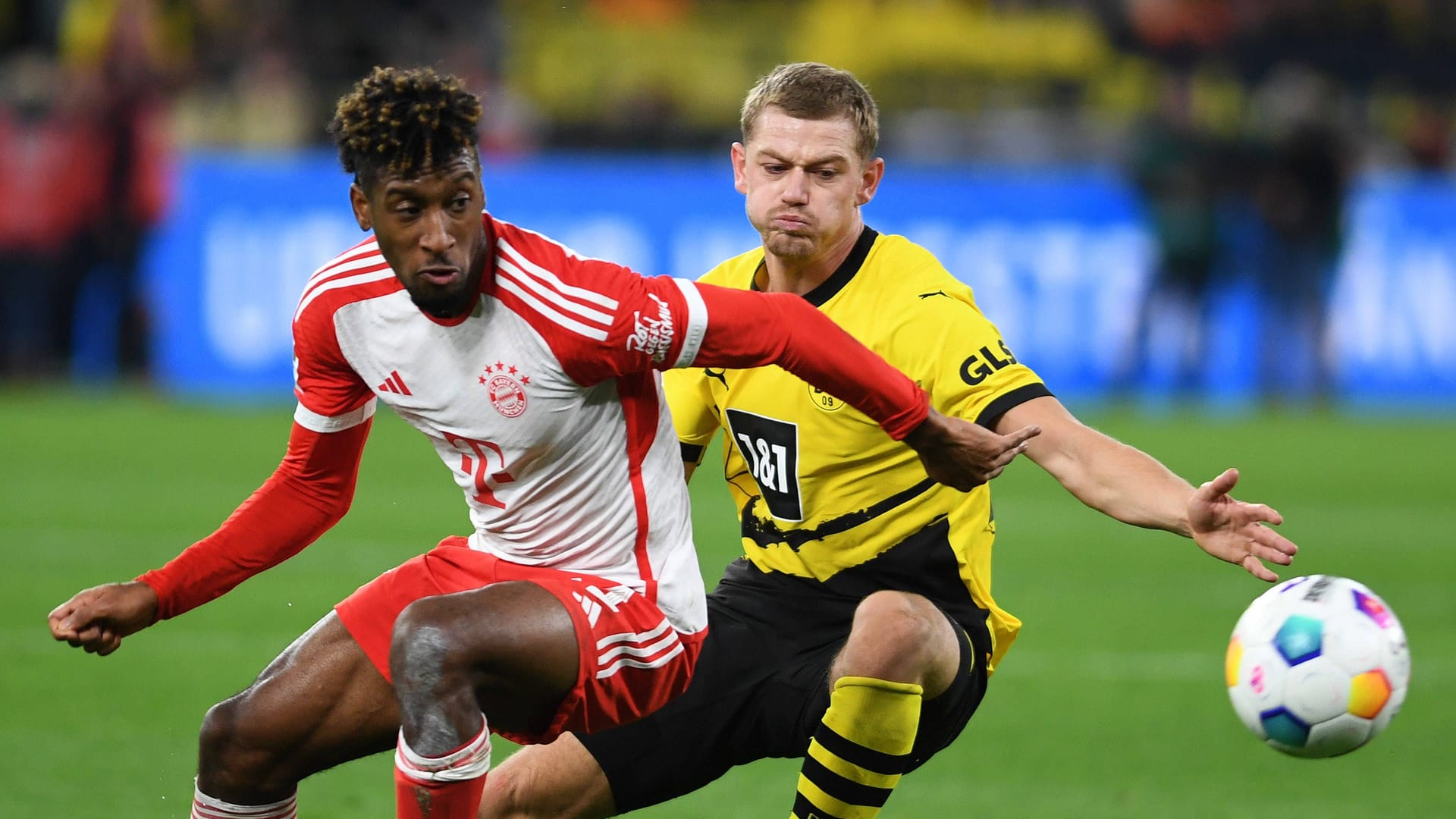 Kingsley Coman (links) und Julian Ryerson im Zweikampf: Nach der Partie lieferten sich die beiden wohl ein Wortgefecht. Kingsley Coman (links) und Julian Ryerson im Zweikampf: Nach der Partie lieferten sich die beiden wohl ein Wortgefecht.