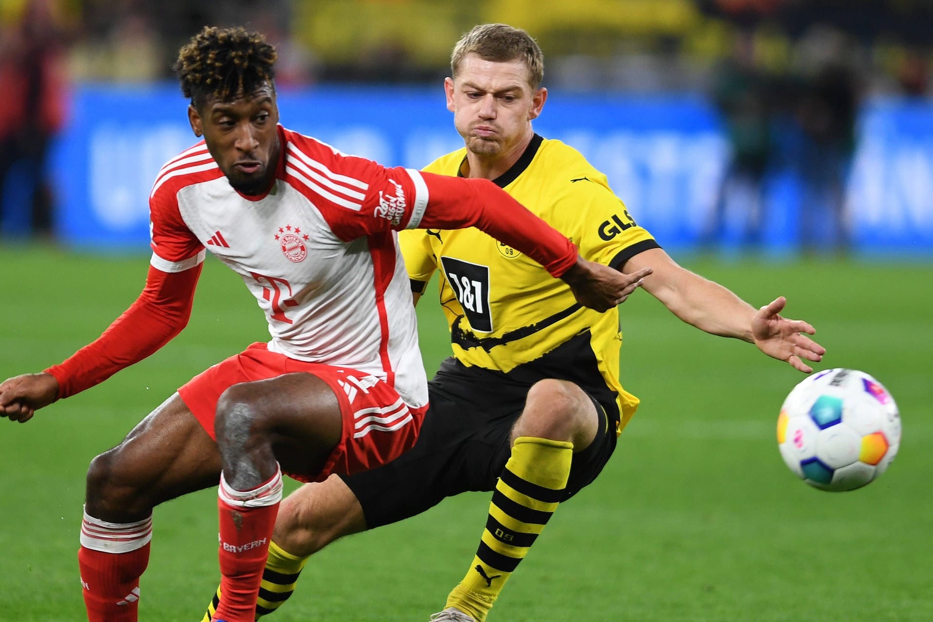 Kingsley Coman (links) und Julian Ryerson im Zweikampf: Nach der Partie lieferten sich die beiden wohl ein Wortgefecht.