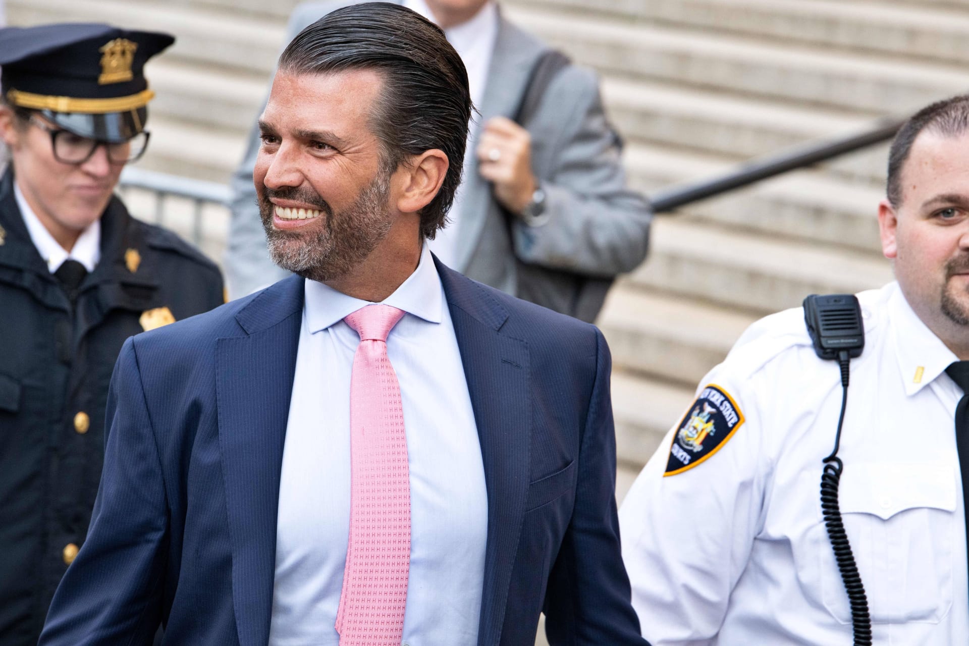 Donald Trump Jr. in New York: Die Vorwürfe wiegen schwer, vor Gericht zeigte der Trump-Sohn sich dennoch unaufgeregt.