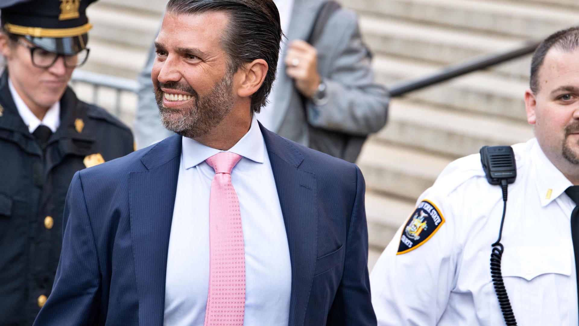 Donald Trump Jr. in New York: Die Vorwürfe wiegen schwer, vor Gericht zeigte der Trump-Sohn sich dennoch unaufgeregt.