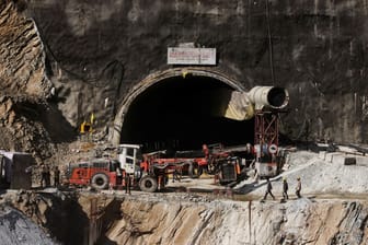 INDIA-TUNNEL/COLLAPSE