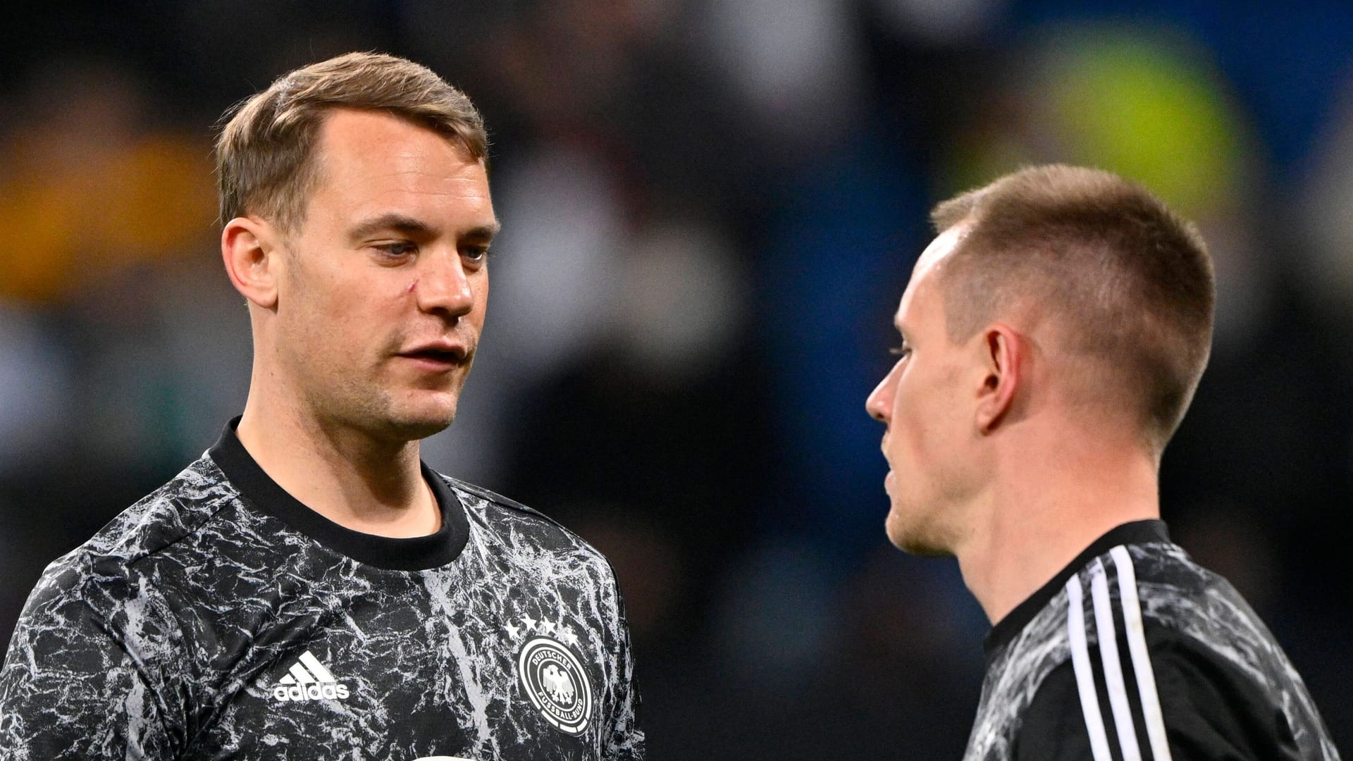 Manuel Neuer (l.) mit Marc-André ter Stegen: Beide wollen die Nummer eins im DFB-Tor sein. Manuel Neuer (l.) mit Marc-André ter Stegen: Beide wollen die Nummer eins im DFB-Tor sein.