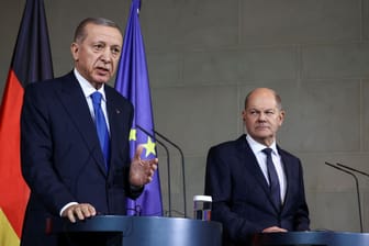 Der türkische Präsident Erdoğan (links) und Bundeskanzler Scholz (rechts) im Kanzleramt: Am Freitag empfing Olaf Scholz den türkischen Präsidenten in Berlin.