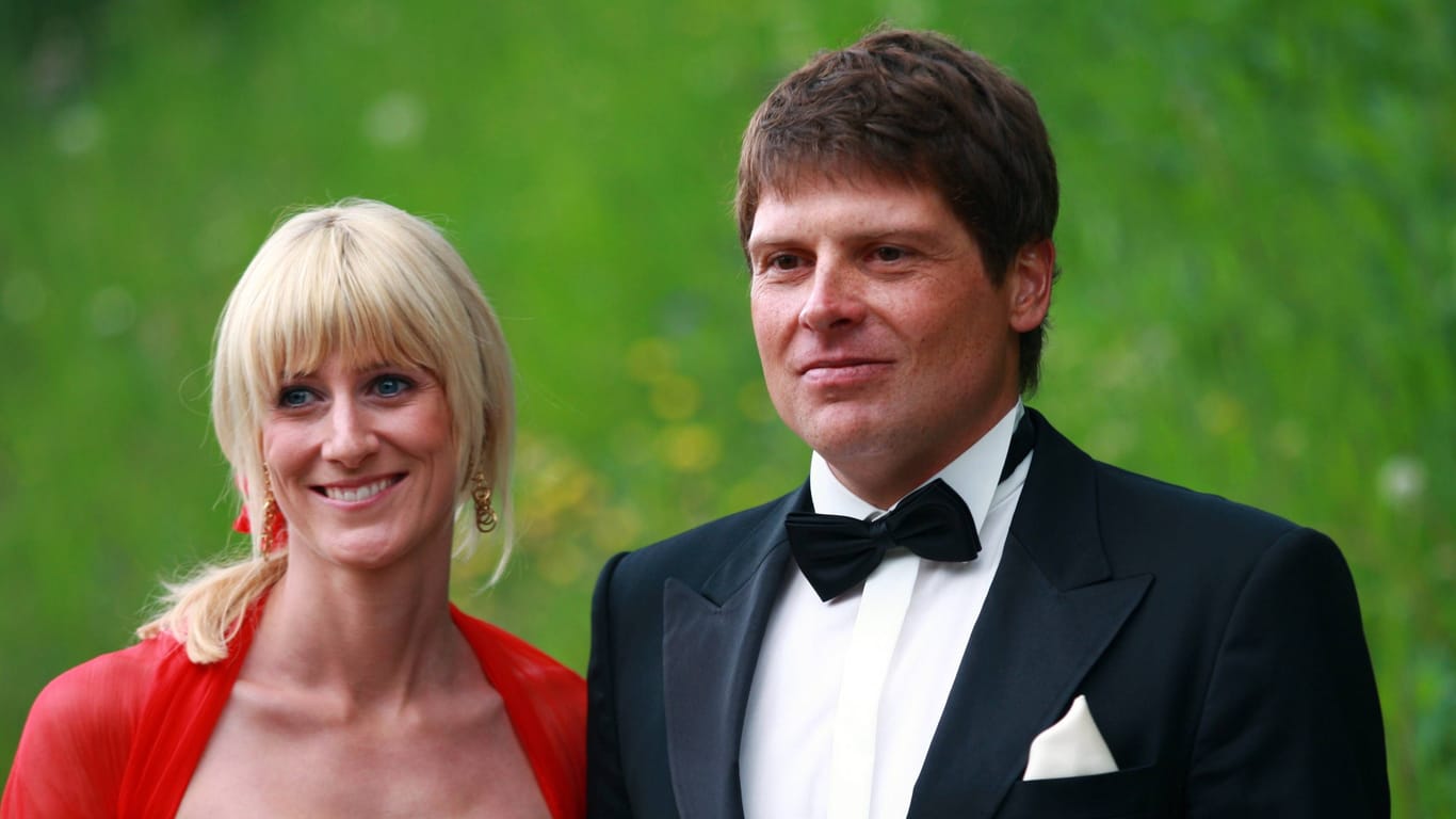 Aufnahme aus einer Zeit vor seinem großen Absturz: Jan Ullrich 2009 mit seiner damaligen Ehefrau Sara bei der Hochzeit von Boris Becker in St. Moritz.