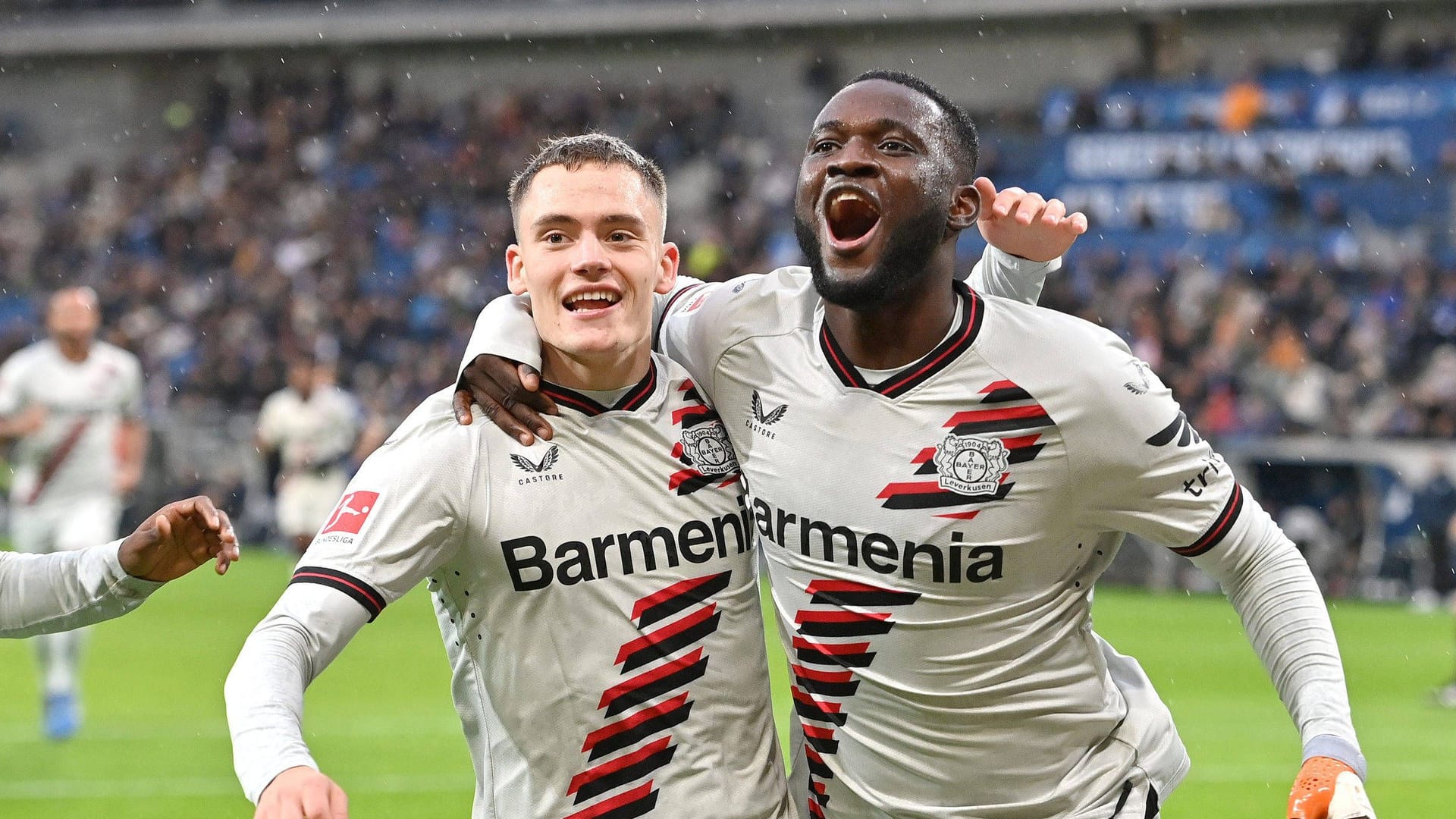 Nächste starke Leistung für Leverkusen: Florian Wirtz (l.) und Victor Boniface. Nächste starke Leistung für Leverkusen: Florian Wirtz (l.) und Victor Boniface.