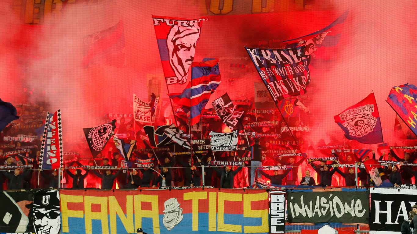 Basler Fans zünden Pyrotechnik: Klub in der tiefen Krise.