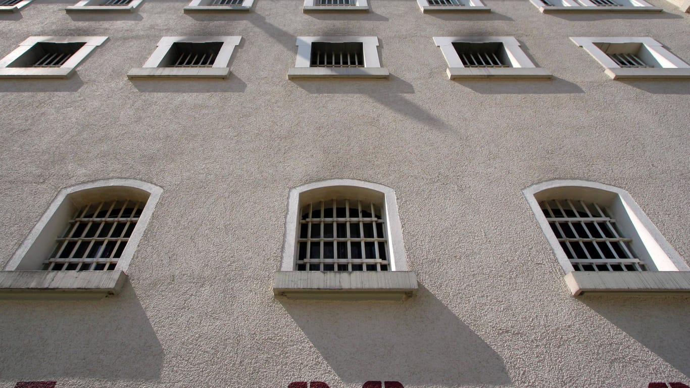 Stadelheim (Symbolbild): Ein Mann sucht in München seine Frau. Die sitzt im Gefängnis.