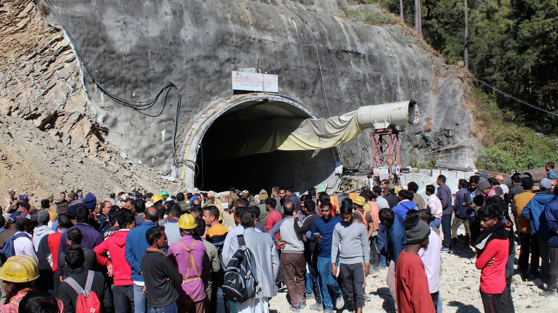 Tunnel-Einsturz in Indien Tunnel-Einsturz in Indien