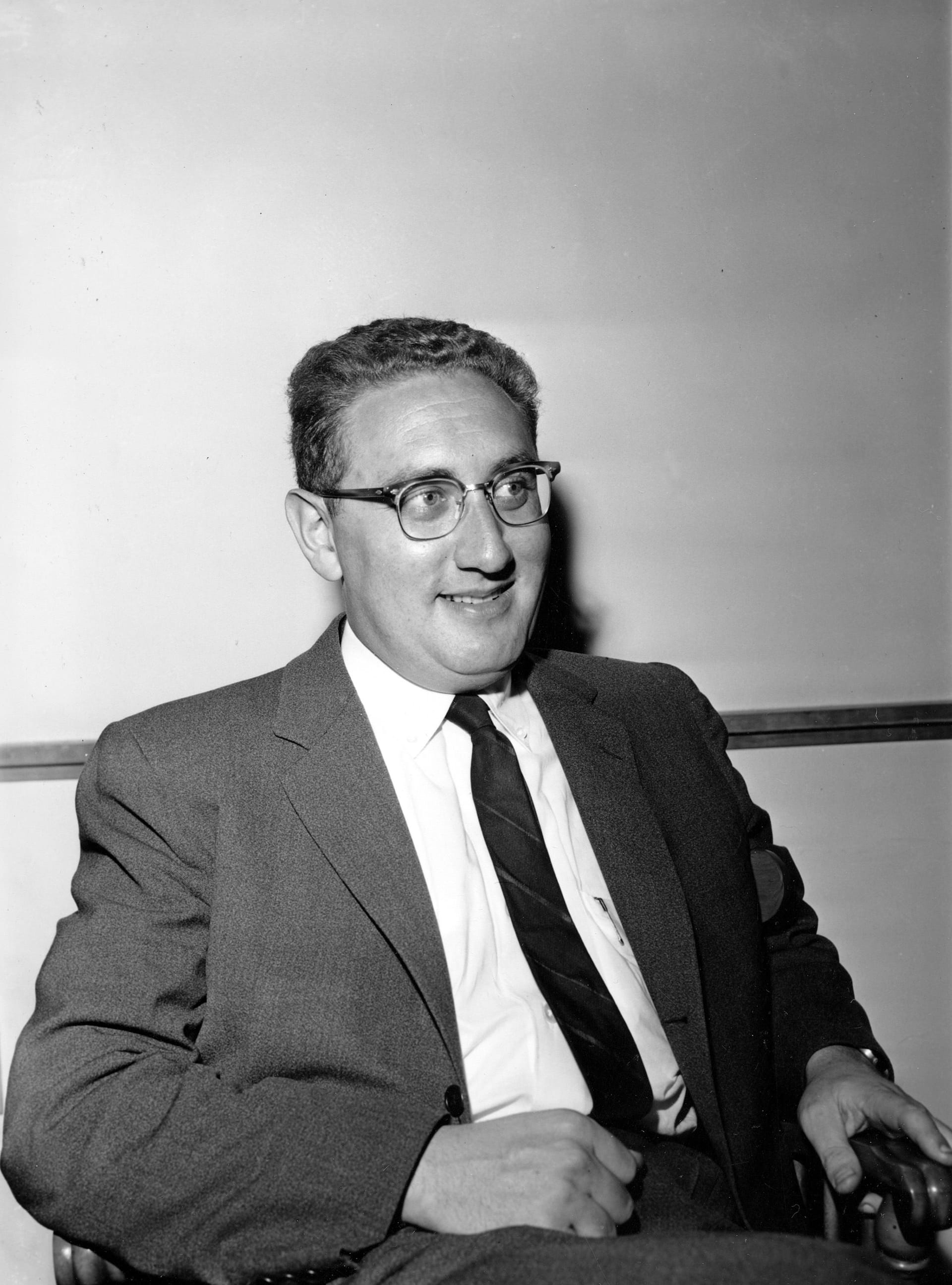 Kissinger 1957 an der Eliteuniversität Harvard: Bereits mit Mitte Dreißig lehrte er an der Hochschule und beriet die US-Regierung in außenpolitischen Fragen.