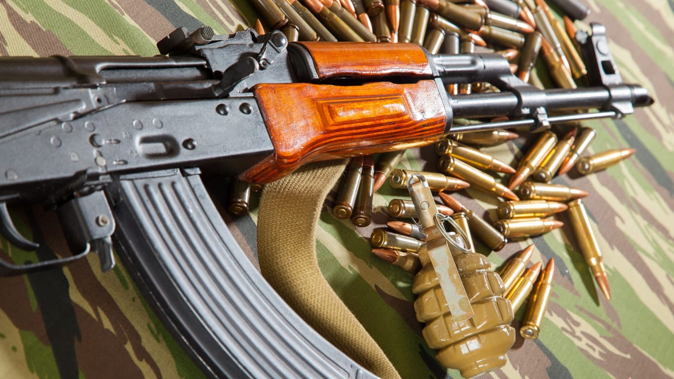 Exportschlager AK-47 (Archivbild): Russland braucht mehr und mehr seiner Waffen für den Eigenbedarf.