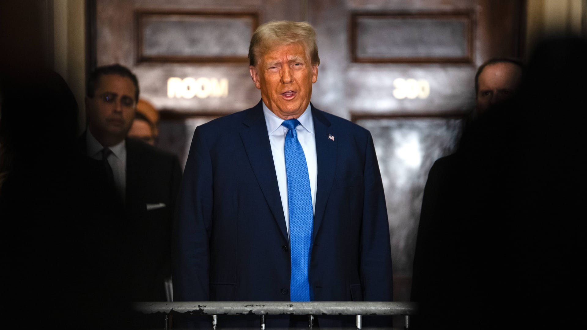 "Ein trauriger Tag für Amerika", sagte Donald Trump vor dem Gericht in New York.