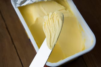 Margarine: Viele nehmen das Fett zum Backen.