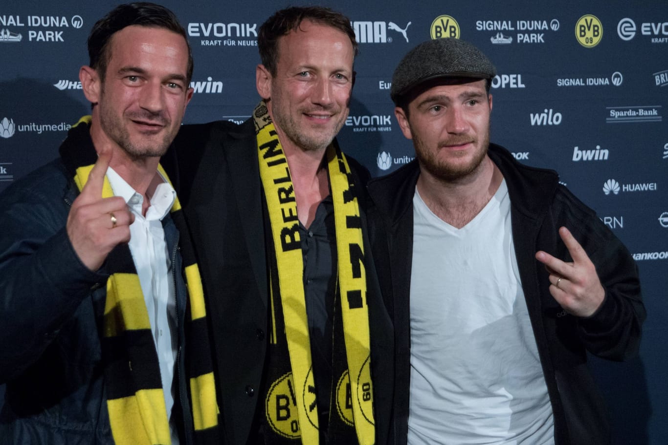 Dortmund-Fans unter sich: Sönke und Wotan Wilke Möhring mit Frederick Lau.