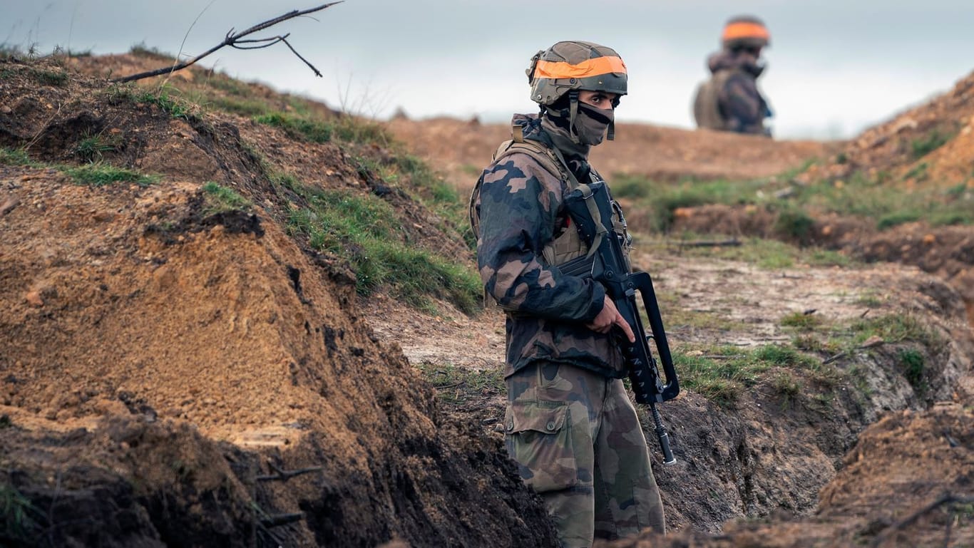 Ukrainische Soldaten trainieren mit der französischen Armee in Frankreich: In der Ukraine droht ein langer Abnutzungskrieg.
