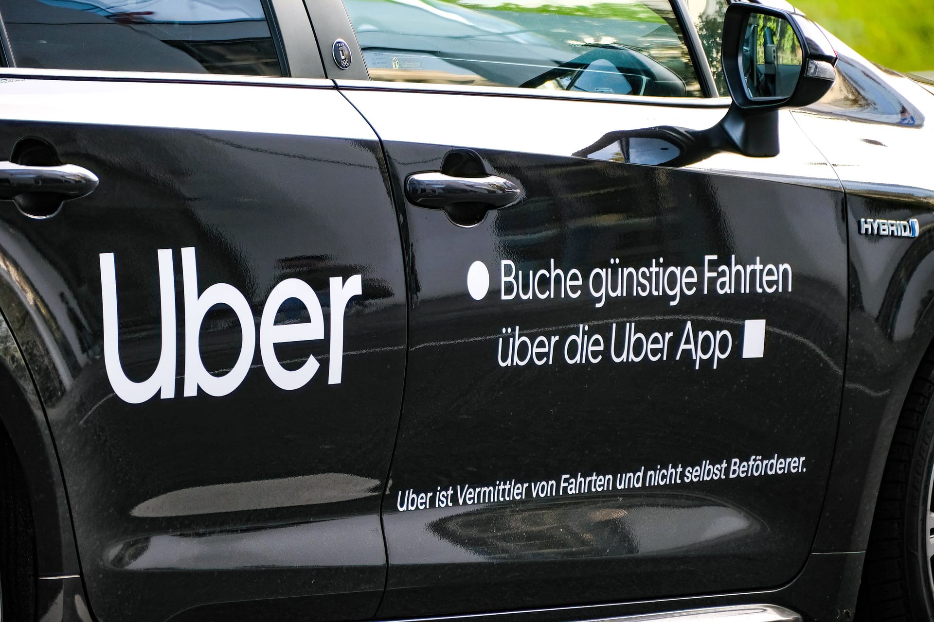 Ein Auto des Fahrdienstvermittlers Uber (Symbolbild): Immer wieder bleiben in den Fahrzeugen Dinge zurück.