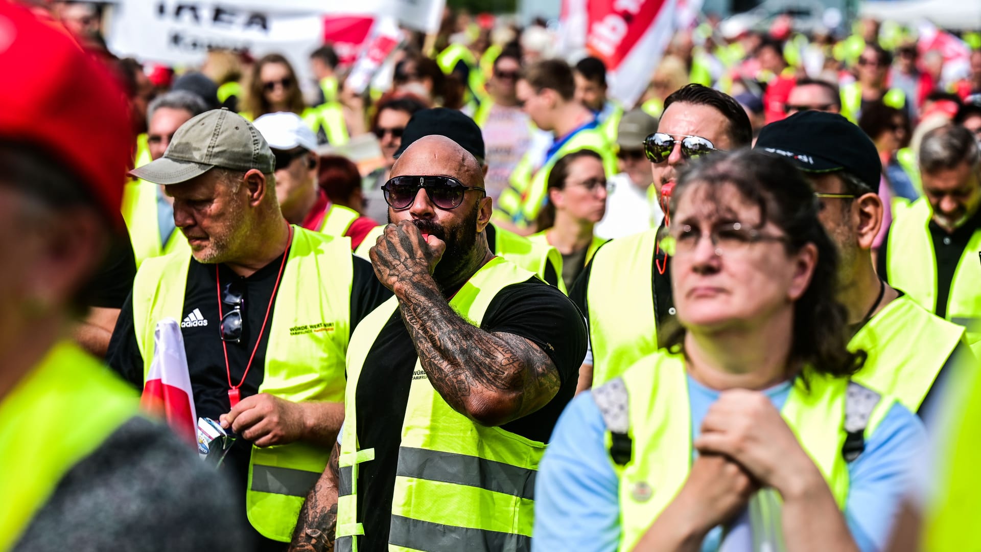 Mitglieder der Gewerkschaft verdi bei einem Streik (Archivbild): Die Gewerkschaft verzeichnet einen Mitgliederzuwachs wie noch in ihrer Geschichte.