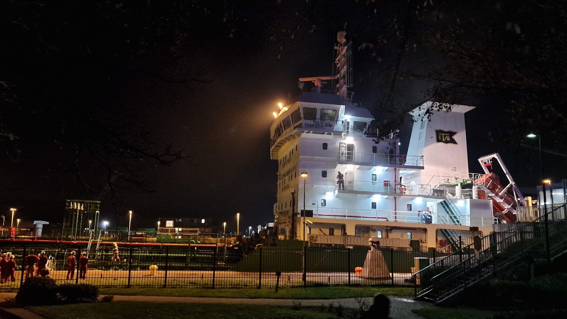 Die Thun Gothenburg: Das Schiff liegt in einer Schleuse des Nord-Ostsee-Kanals.