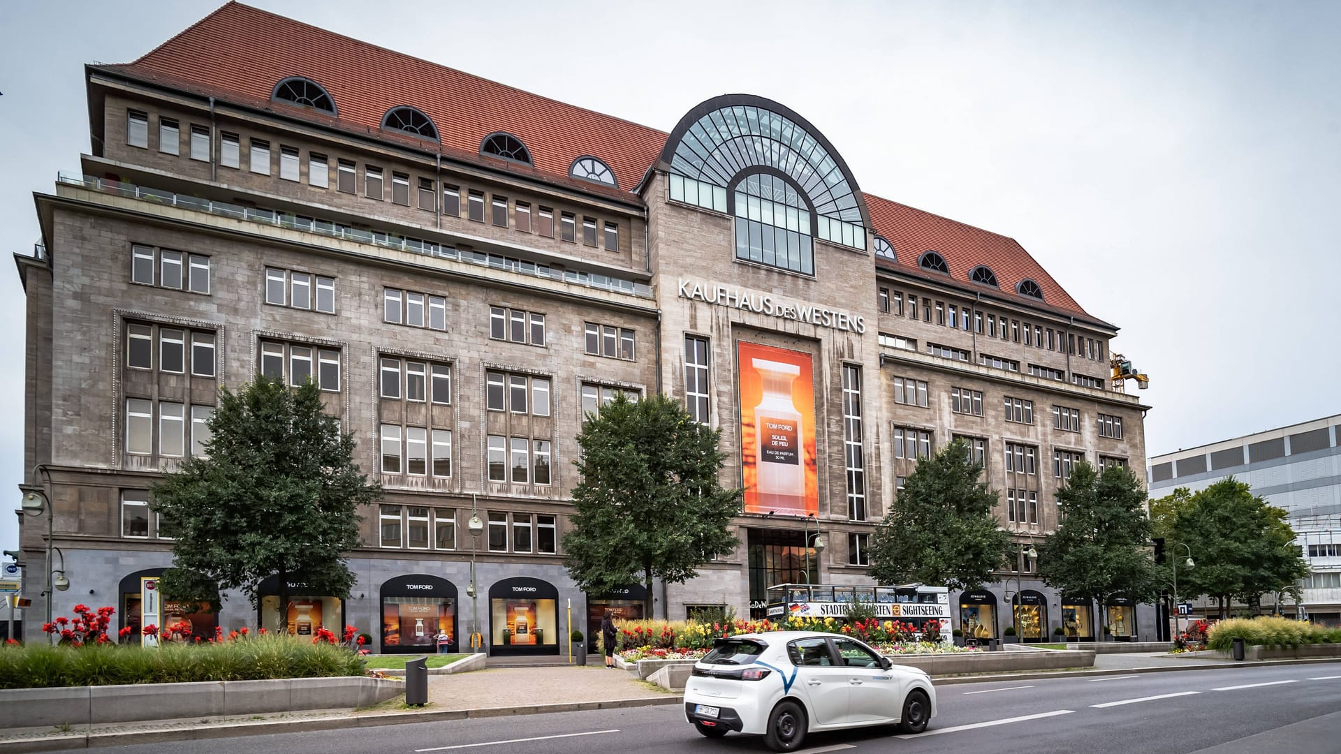 KaDeWe in Berlin (Archivbild): Das Kaufhaus des Westens ist Opfer eines Hackerangriffs geworden.