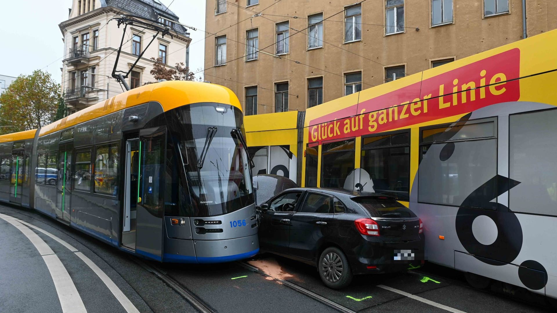 Zu einem schweren Unfall kam es am Freitagvormittag auf der Wintergartenstraße in Leipzig. Zu einem schweren Unfall kam es am Freitagvormittag auf der Wintergartenstraße in Leipzig.