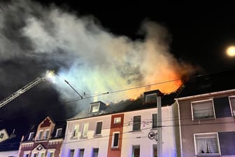 Wohnungsbrand in Bochum-Wattenscheid: Die Feuerwehr war im Großeinsatz.