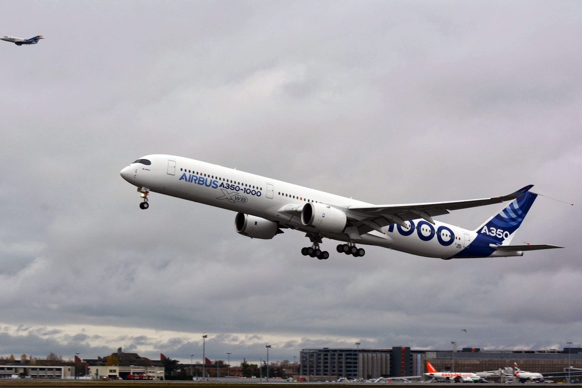 Airbus A350-1000 maiden take-off in France Airbus A350-1000 maiden take-off in France
