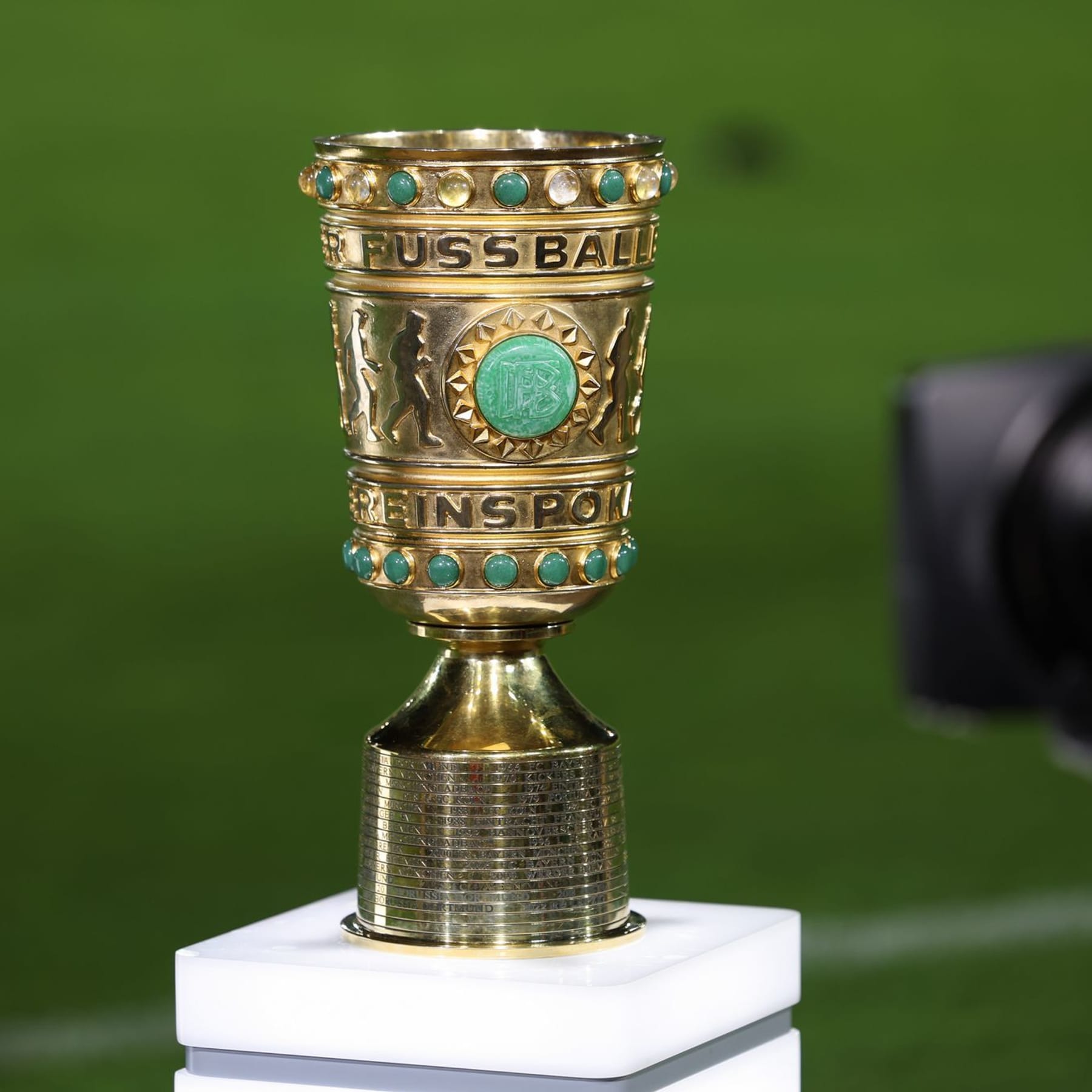 DFB-Pokal Drei Achtelfinalspiele zu bei ARD und ZDF sehen