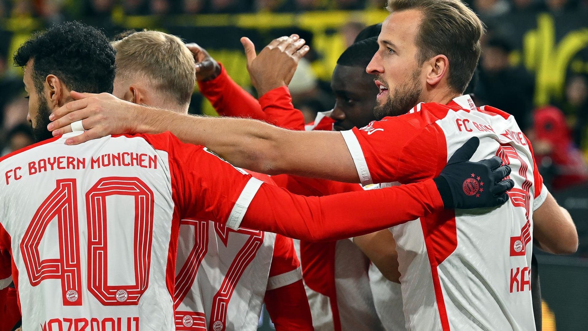 Der FC Bayern gewinnt das mit Spannung erwartete Topspiel in Dortmund souverän mit 4:0. Leroy Sané und Harry Kane präsentieren sich dabei einmal mehr in Galaform, andere Bayern-Profis können nicht ganz so überzeugen. Die Einzelkritik.