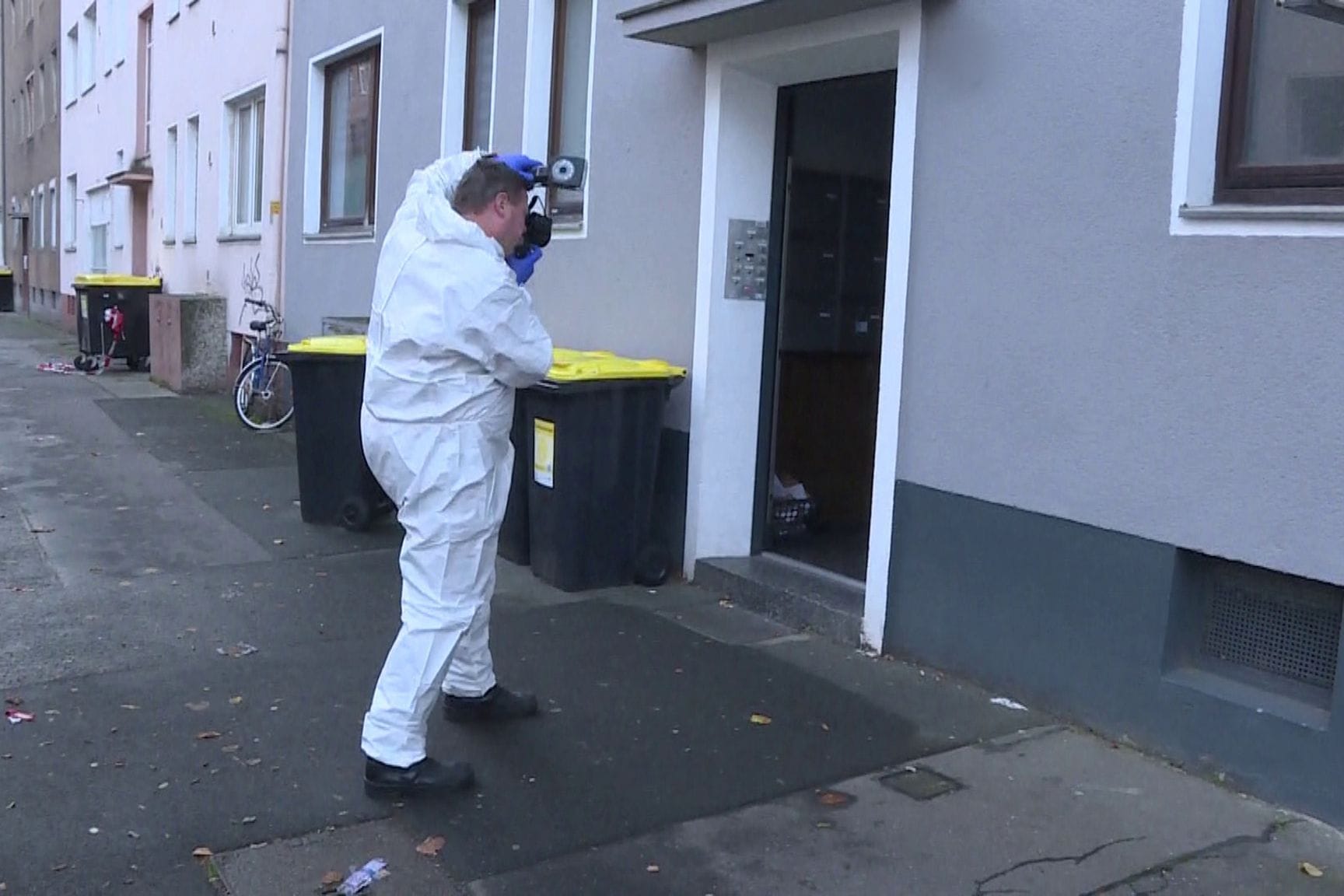 Frau stirbt vor Haus in Hannover