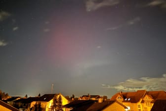 Aurora Borealis: Die Polarlichter schimmern nicht immer grün, sondern manchmal auch rot.