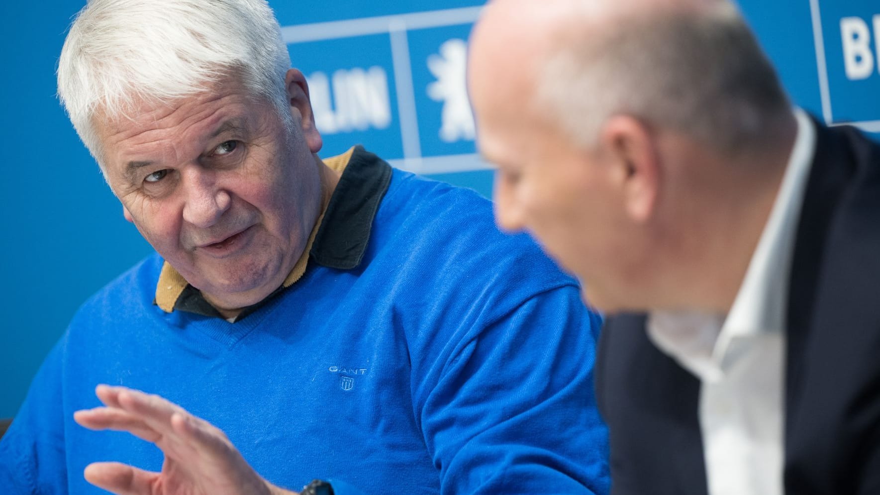 Albrecht Broemme (links), ist der neue Berliner Koordinator für Flüchtlingsangelegenheiten: Hier spricht er nach einer Senatssitzung mit dem Regierenden Bürgermeister Kai Wegner (CDU). Albrecht Broemme (links), ist der neue Berliner Koordinator für Flüchtlingsangelegenheiten: Hier spricht er nach einer Senatssitzung mit dem Regierenden Bürgermeister Kai Wegner (CDU).
