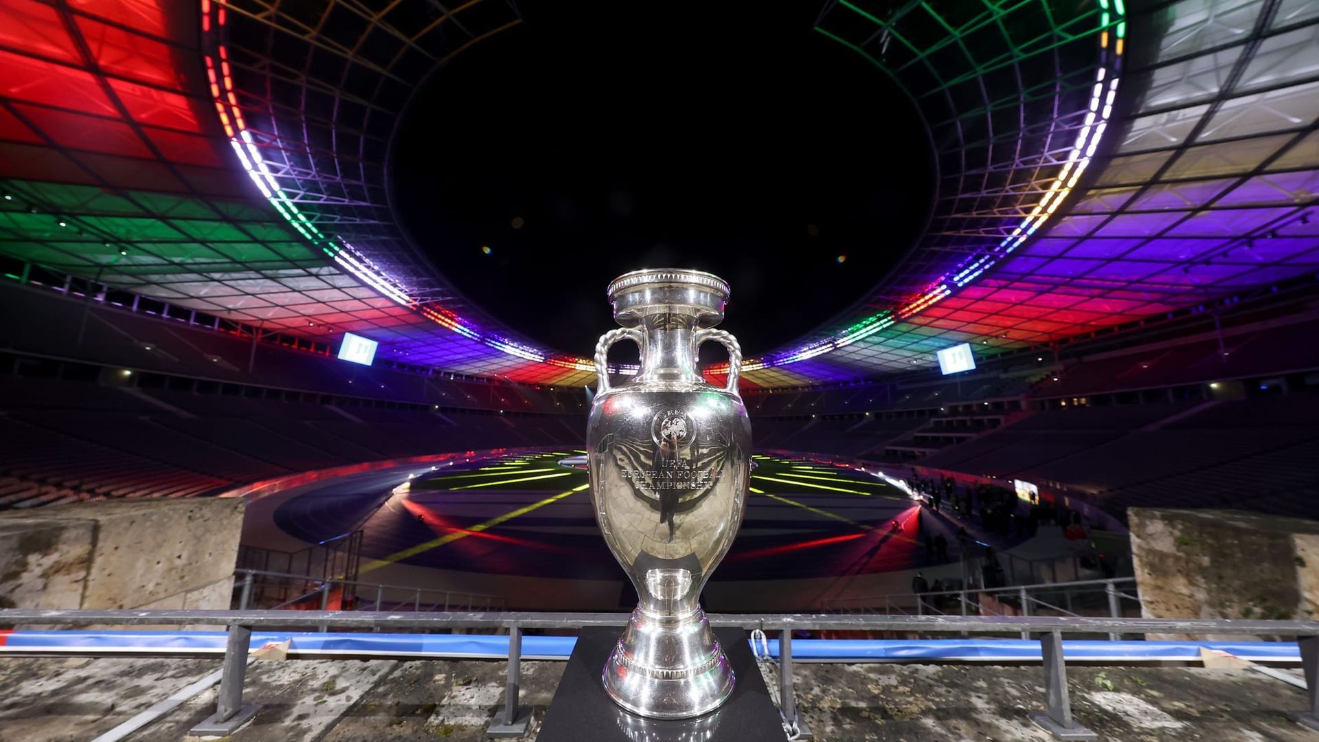EM-Pokal im Berliner Olympiastadion EM-Pokal im Berliner Olympiastadion