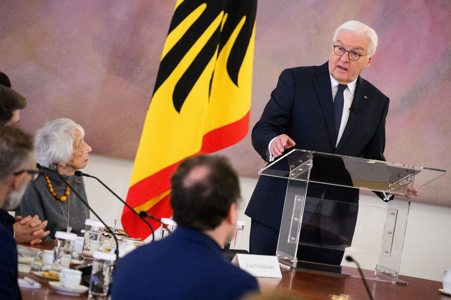 Runder Tisch zur Lage in Nahost im Schloss Bellevue